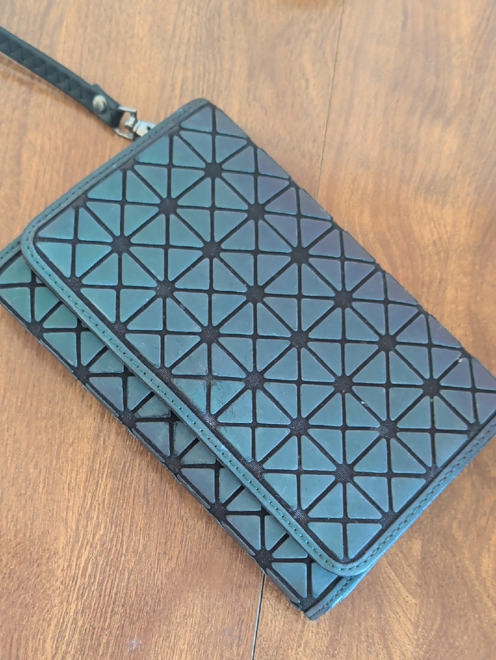 Iridescent Green Geometric Wristlet Wallet - Unbranded